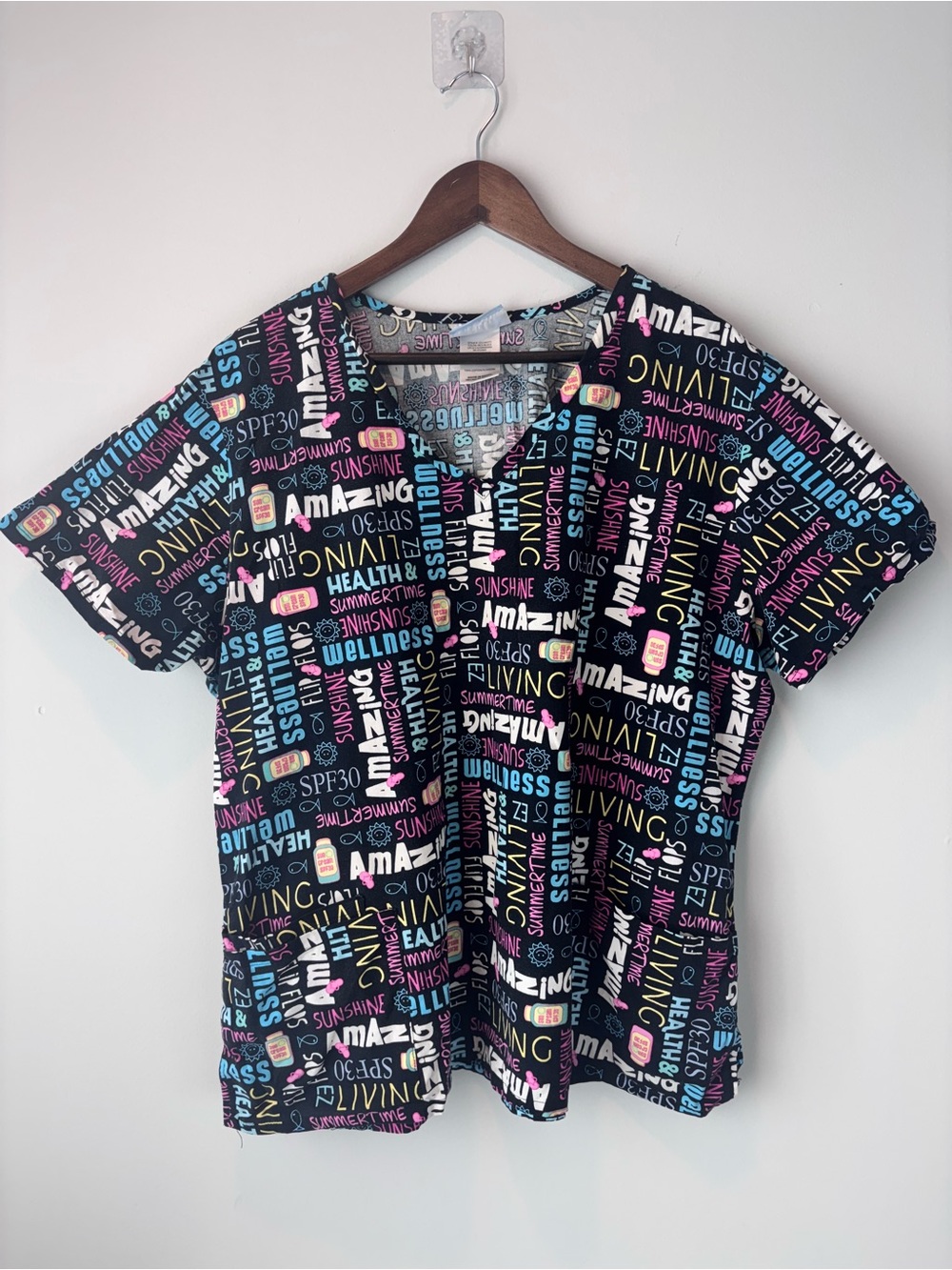 Scrubs Women’s XL/XG Colorful Sunshine SPF30 Print 100% Cotton Scrub Top